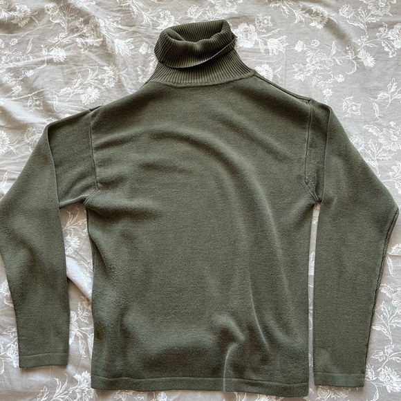 Turtle-neck Bundle - Picture 2 of 3